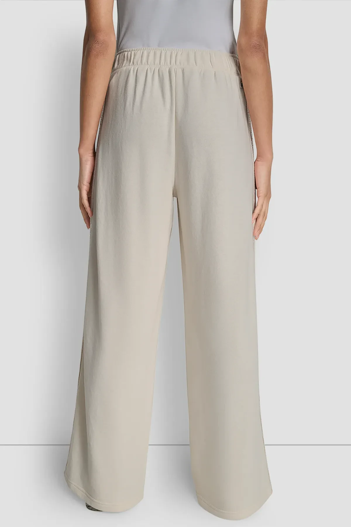 DKNYDJ16825_10_DJ6P3115_EN2_B