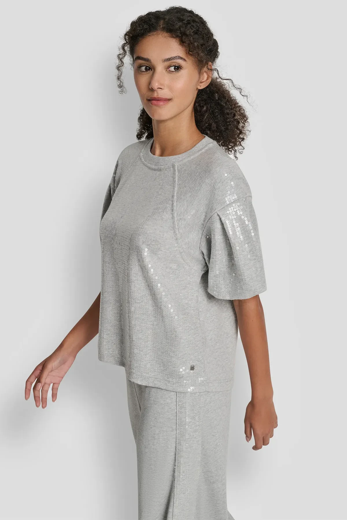 DKNYDJ15725_38_DJ6T1670_G1Q_S