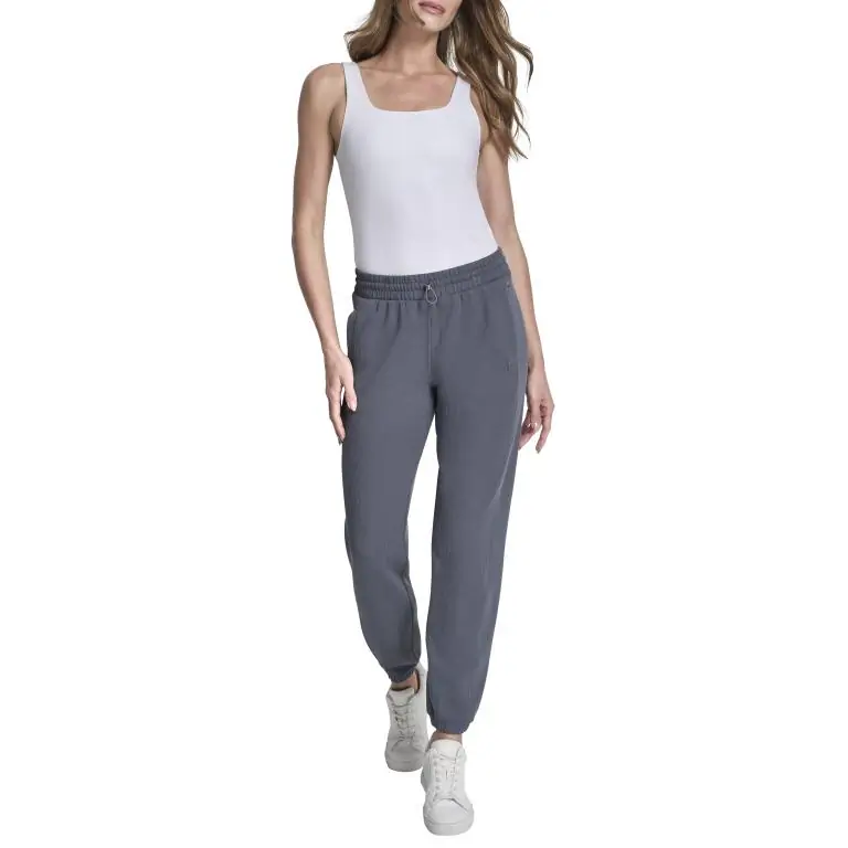 DKNYDP20525_10_DP6P3859_F4O_ALT1