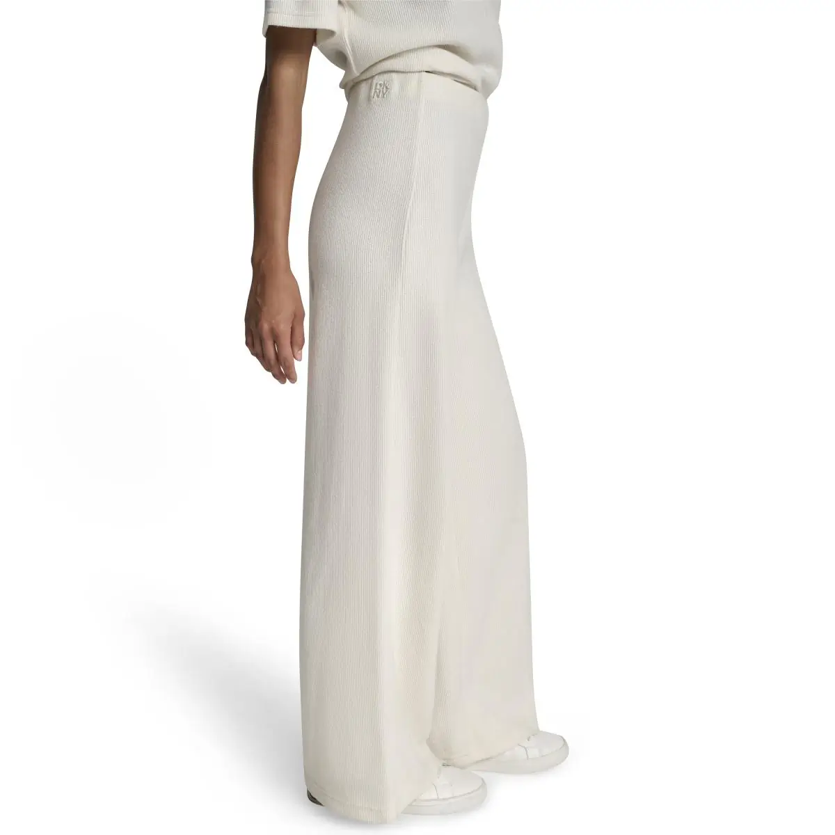 DKNYDJ17825_28_DJ6P3116_EN2_S