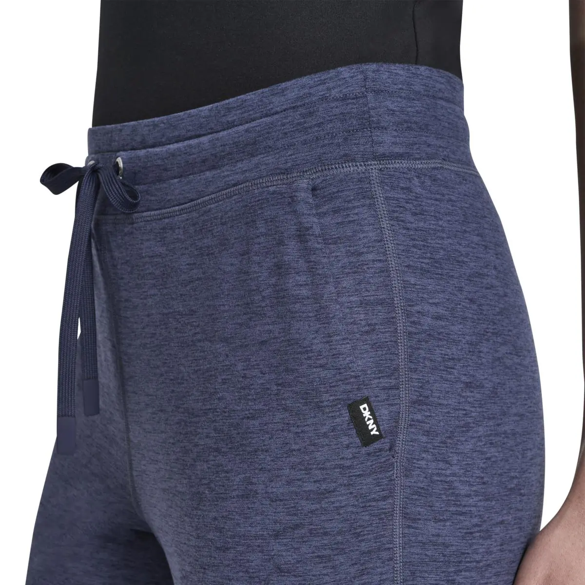 DKNYDP20525_42_DP6P3553_QHH_ALT2