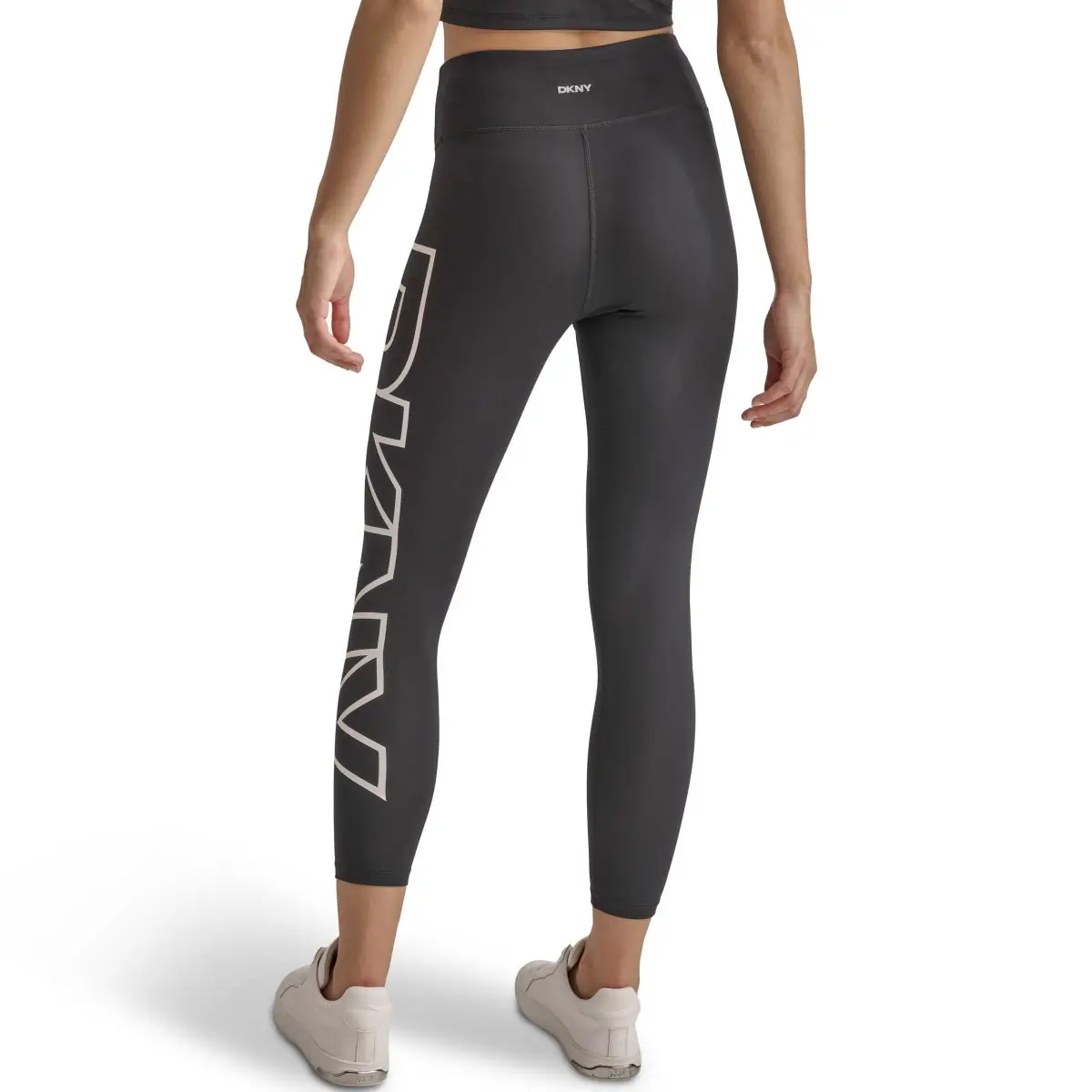 DKNYDP04424_37_DP4P3453_BLW_Bb